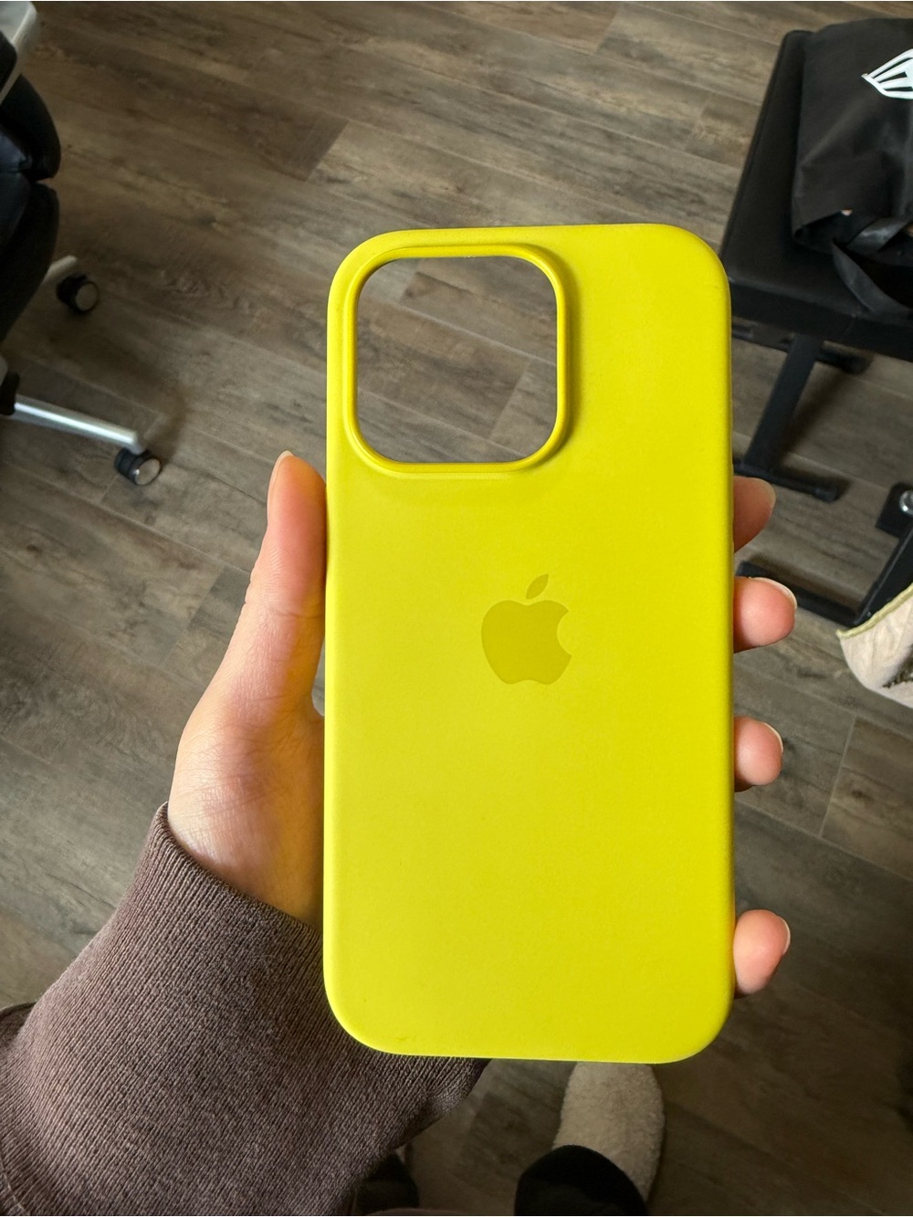 Apple Yellow Silicone iPhone 16 Peo Case